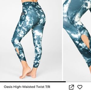 Fabletics Oasis high waisted twist leggings 7/8